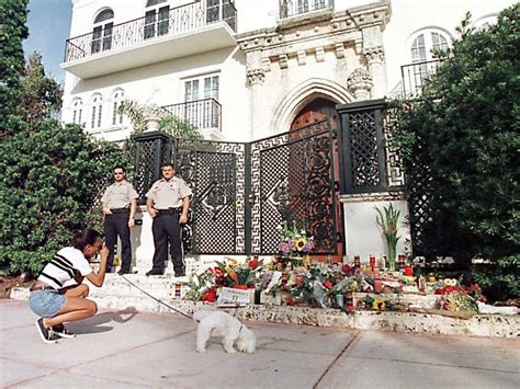 miami cadaveri casa versace|versace murder.